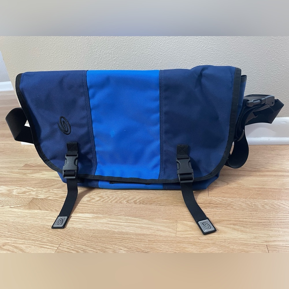 Timbuk2 blue messenger bag